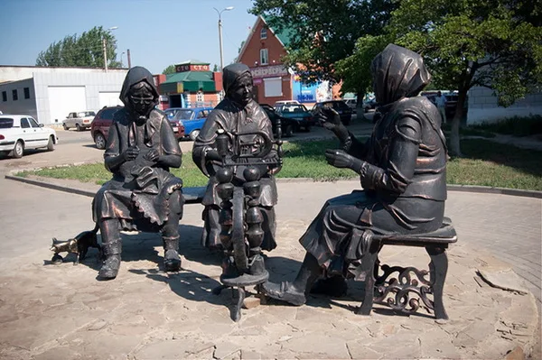 Композиция, посвященная бабушкам-рукодельницам Урюпинска Композиция, посвященная бабушкам-рукодельницам Урюпинска
