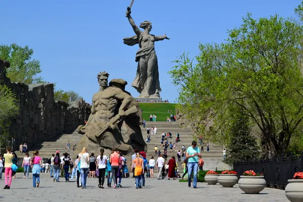 Площадь Стоявших насмерть. Мамаев курган