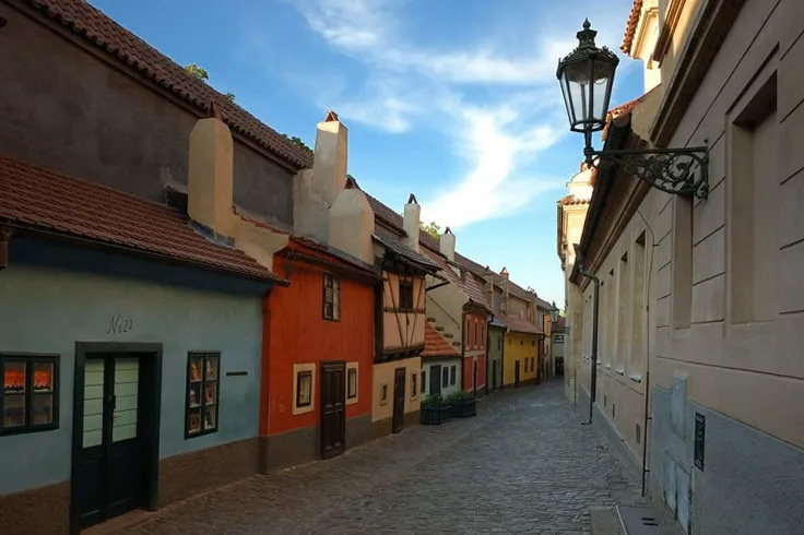 Золотая улочка в Праге (злата уличка)