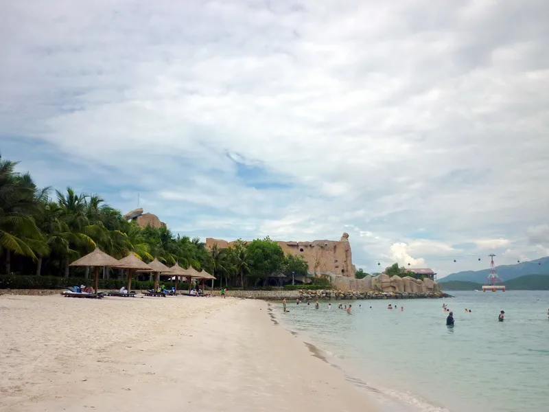 отель Diamond Bay Resort and Spa 4*. пляж