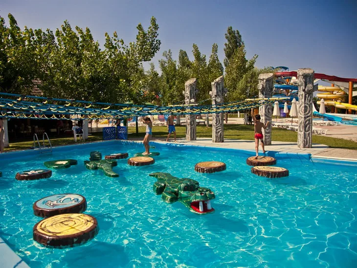 akvapark-waterland-gretsiya