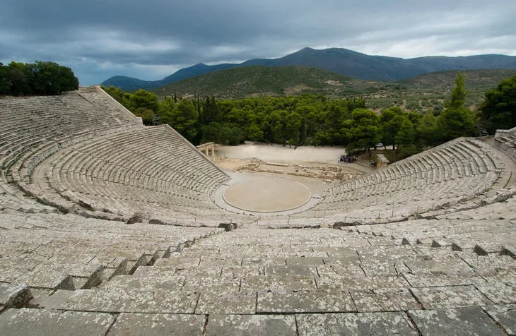 antichnyj-teatr-v-peloponnese