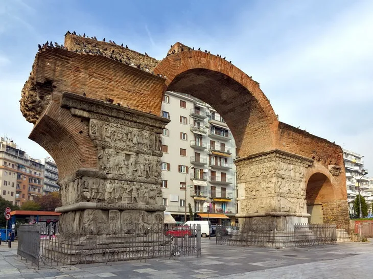 saloniki-arka-galeriya