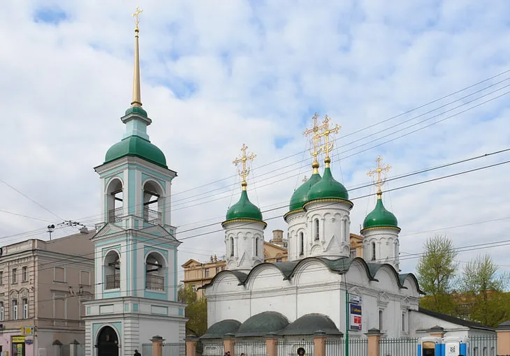 Храм Троицы Живоначальной в Листах