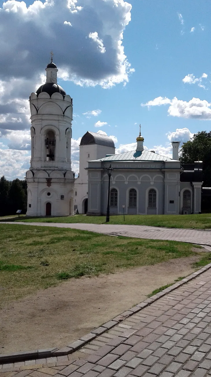 Трапезная церковь с Георгиевской колокольней